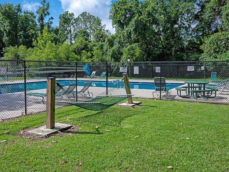 Sawbranch Apartments — Photo 20