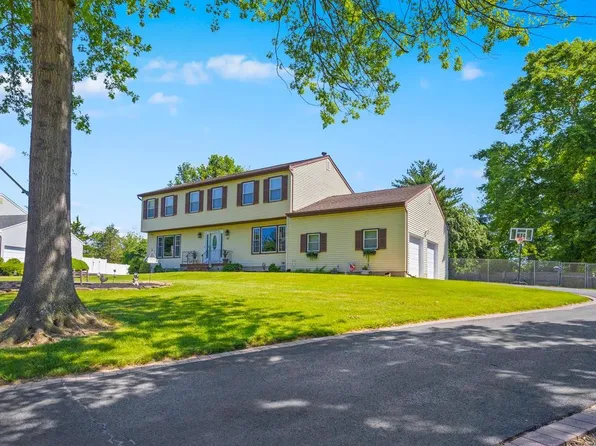99 Willis Dr, Ewing, NJ 08628