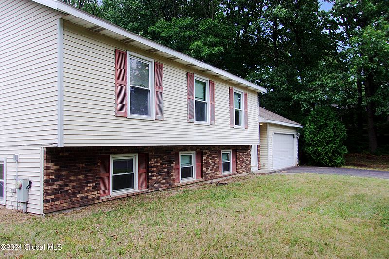 3rd image of 6 Longwood Drive