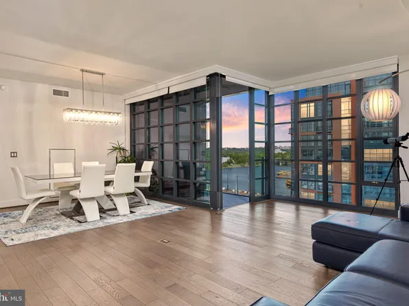 45 Sutton Sq SW Unit 806, Washington, DC 20024