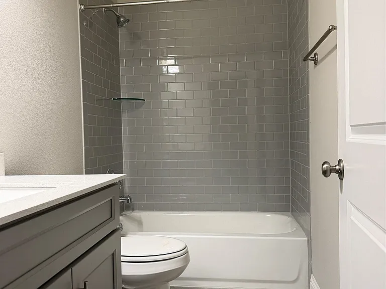 Secondary bath in hall