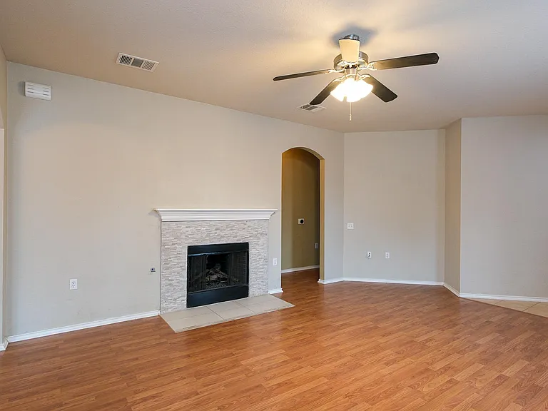 10312 Lone Pine Ln — Photo 3