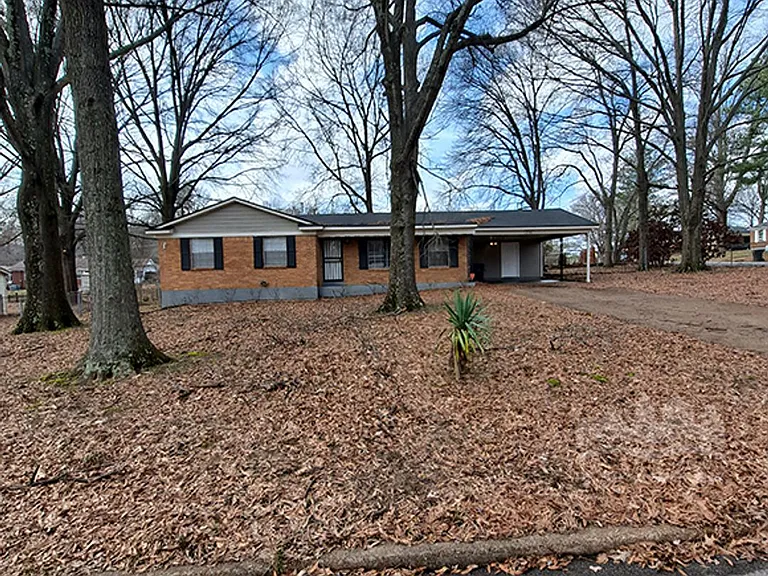 3743 Lakehurst Dr — Photo 2