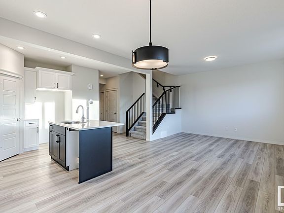 5th image of 61 Silverstone Dr