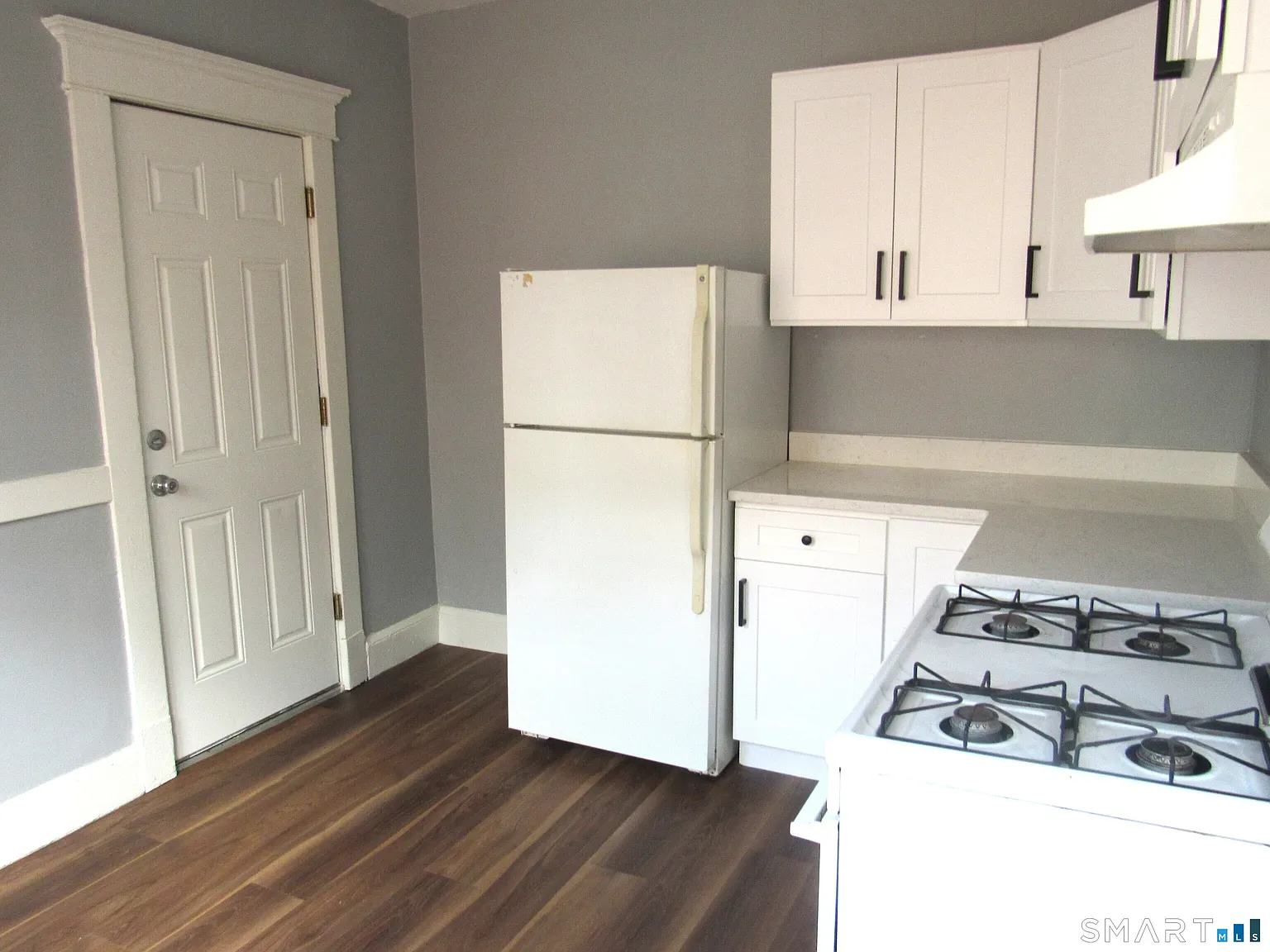 2 bed, 1.0 bath, 1200 sqft, $2,000 — Photo 2