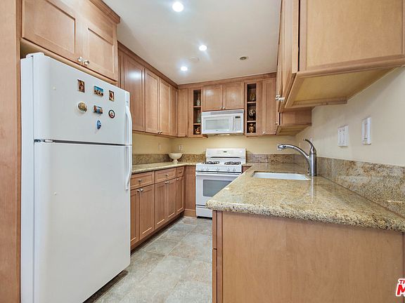 5th image of 2528 Arizona Ave APT 2