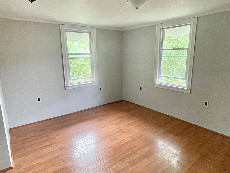250 Elwyn Ave — Photo 6