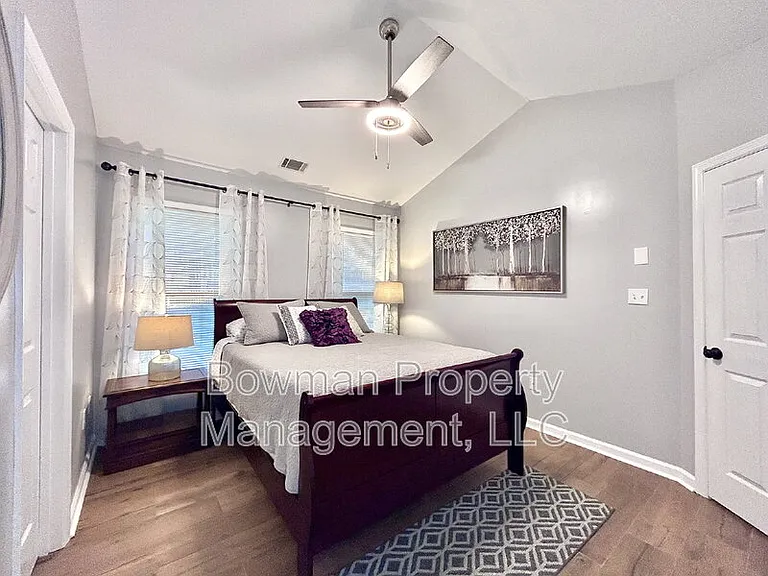255 Camelot Dr — Photo 11