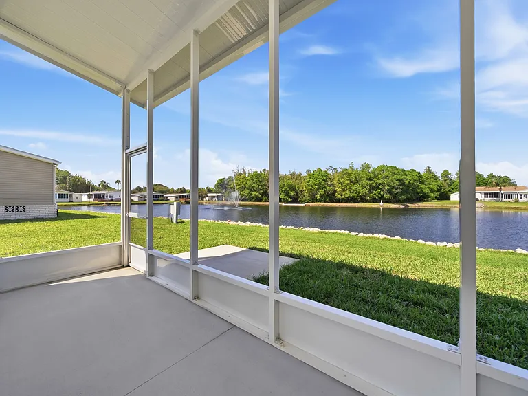 Royal Palm Village — Photo 37