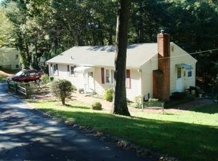 19 Oakwood Dr, Granby, CT 06035