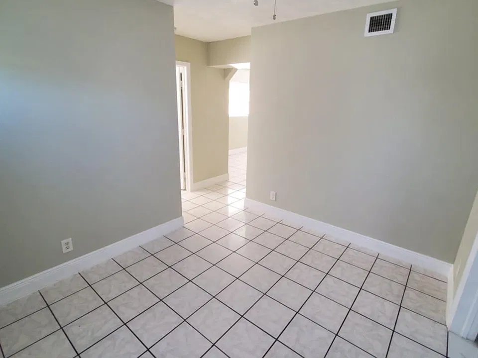 1400 W 26th St