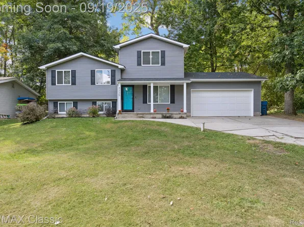4335 Leroy Ct, White Lake, MI 48383