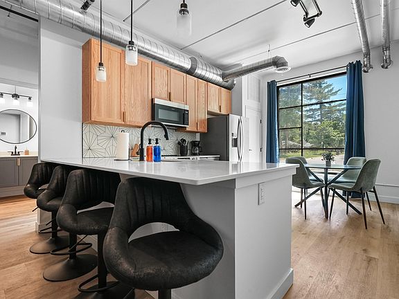 5th image of 1825-113 E 8th St