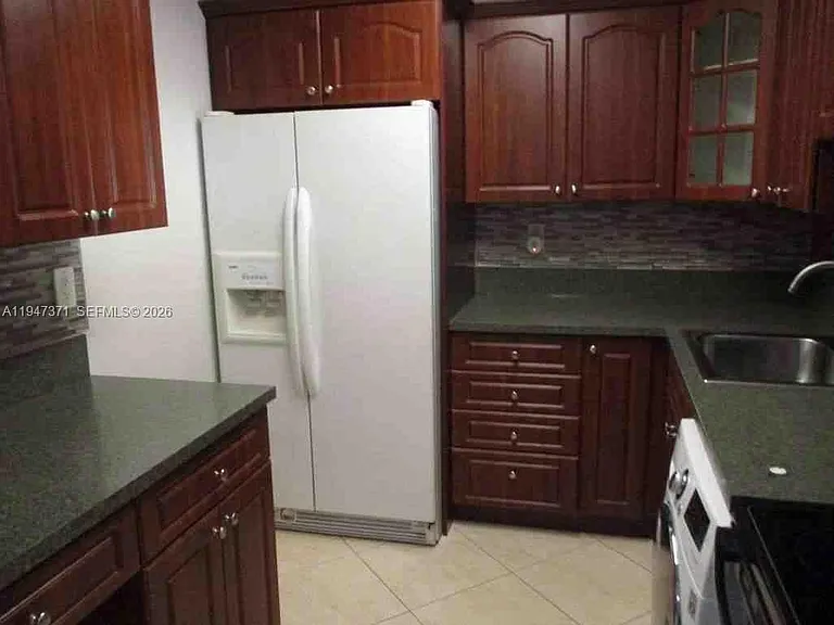 5199 NW 7th St #309 — Photo 7