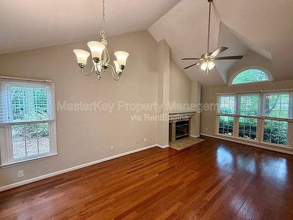 3rd image of 103 Miramar Ct
