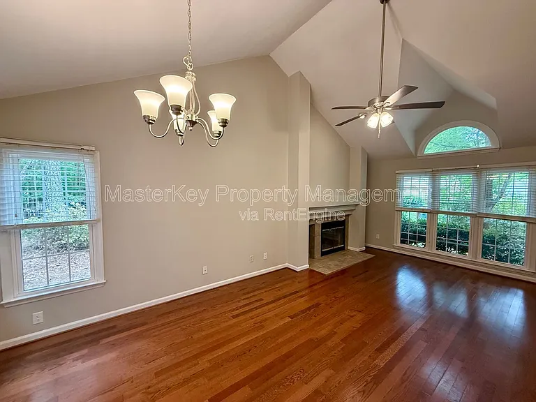103 Miramar Ct — Photo 3