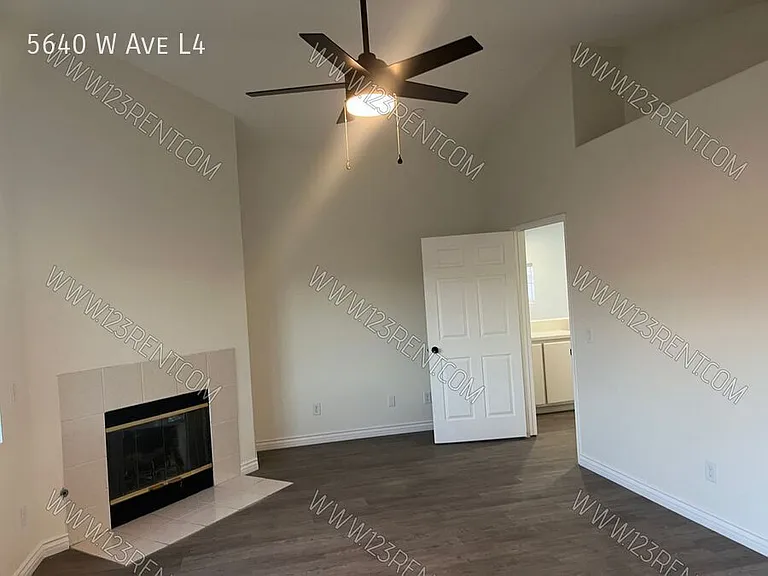 5640 W Avenue L4 — Photo 17