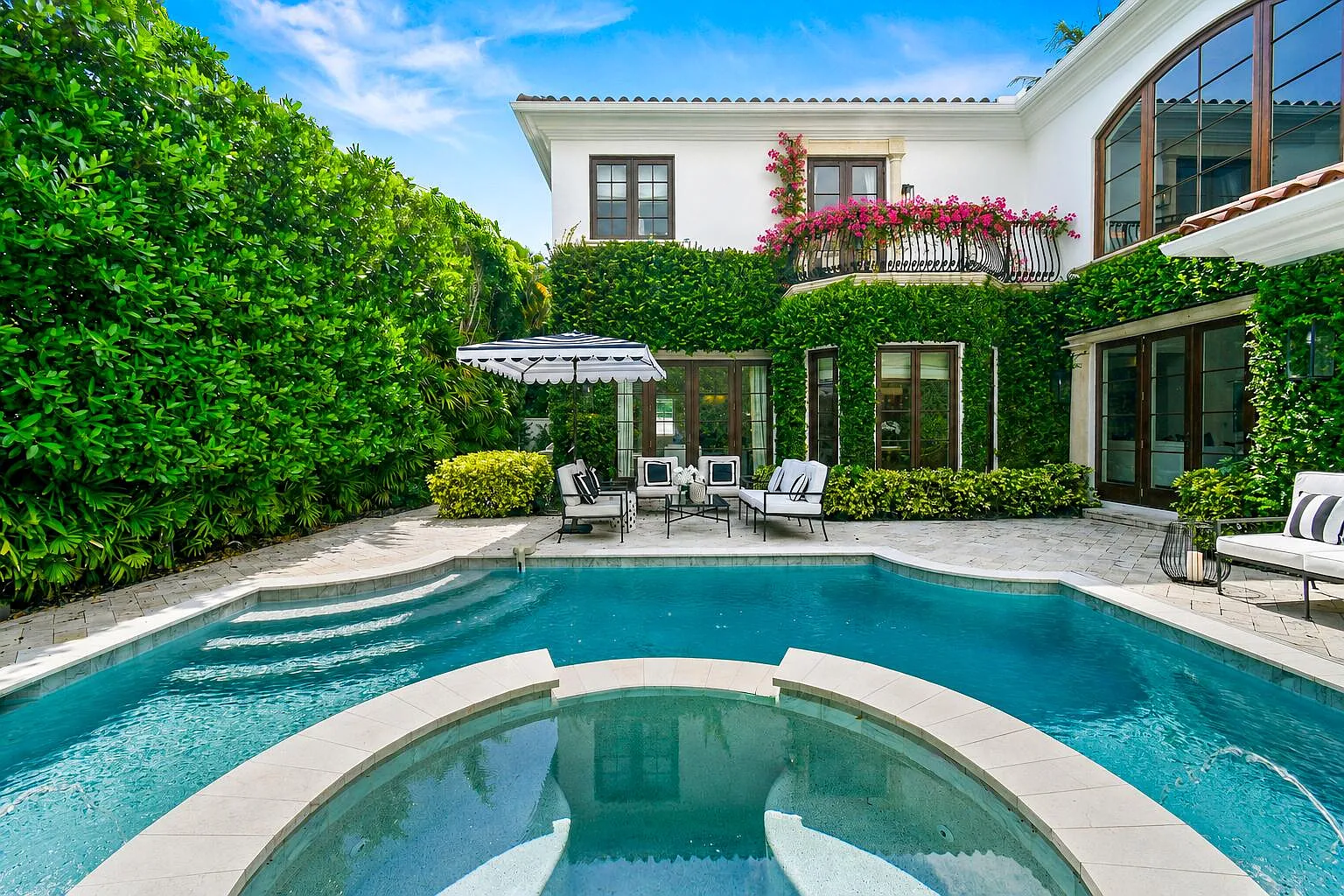5 bed, 6.5 bath, 4525 sqft, $80,000 — Photo 2