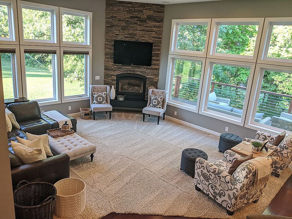 Great Room with 12' Ceilings