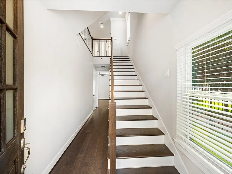 420 W 28th St #D — Photo 3