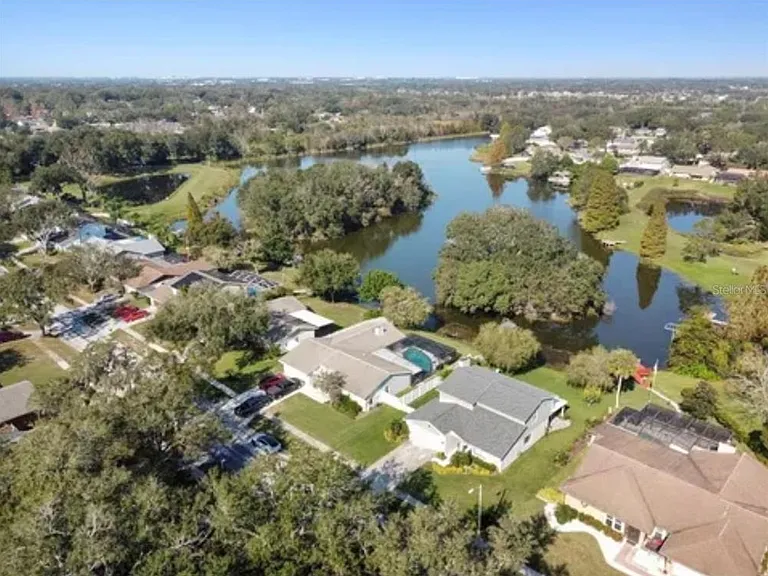 1326 Corner Oaks Dr — Photo 4