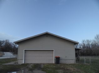 203 Clover Drive, Cassville, MO 65625