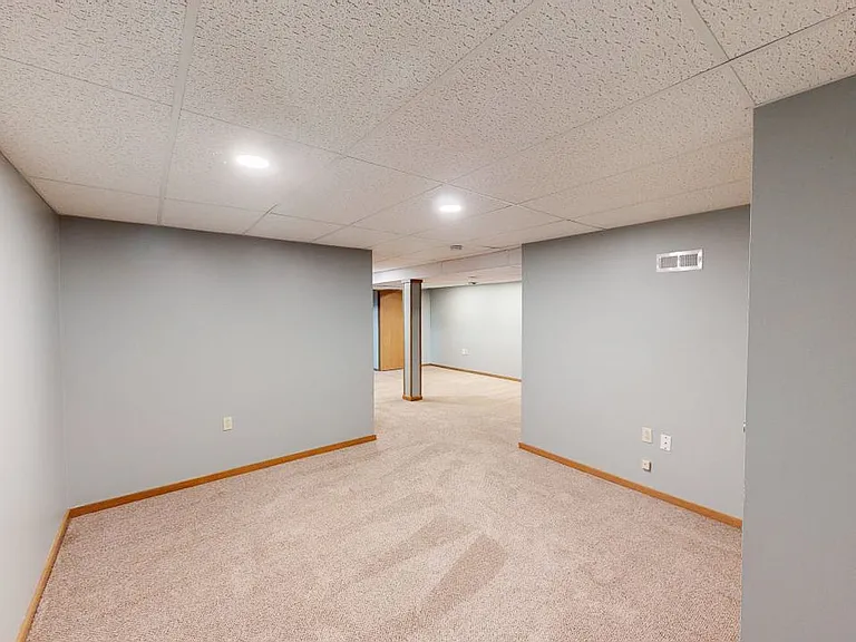5790 Rushwood Dr — Photo 40