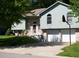 908 SW Foxtail Dr, Grain Valley, MO 64029