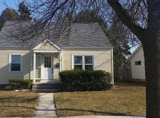 611 Sunset Dr, Plymouth, WI 53073