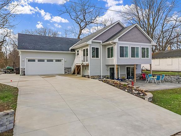 3rd image of W1143 Lake DRIVE