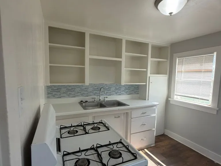 2304 Avenue V — Photo 6