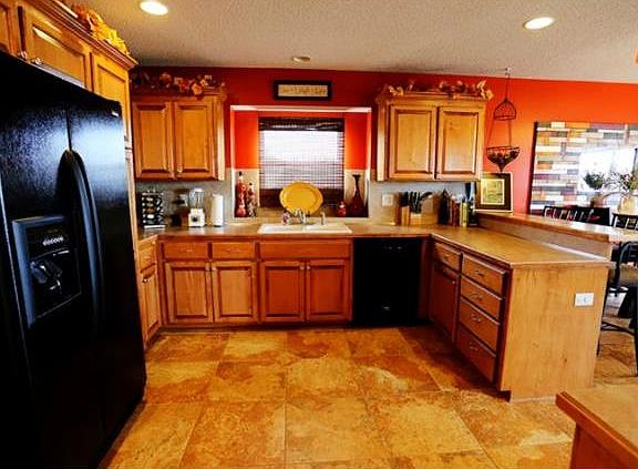 2nd image of 1004 NW Hickory Ct