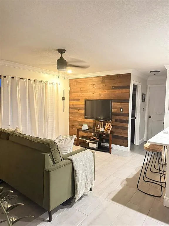 3 bed, 2.0 bath, 992 sqft, $2,000 — Photo 3