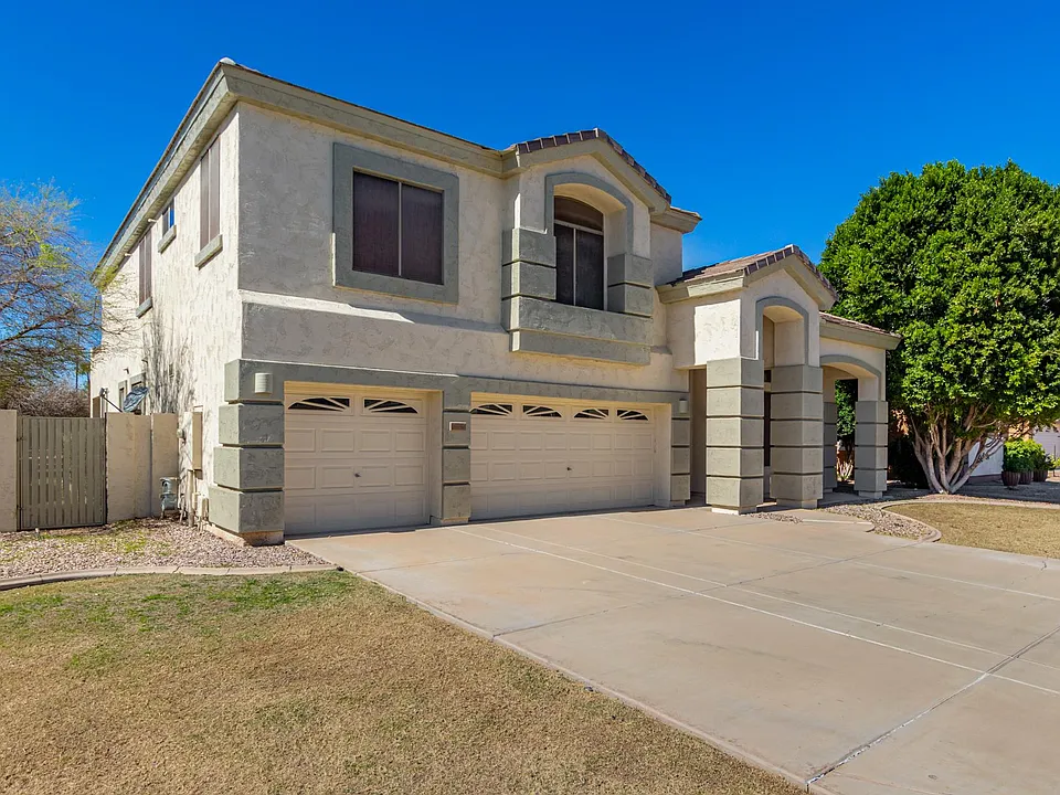 504 N Swallow Ln