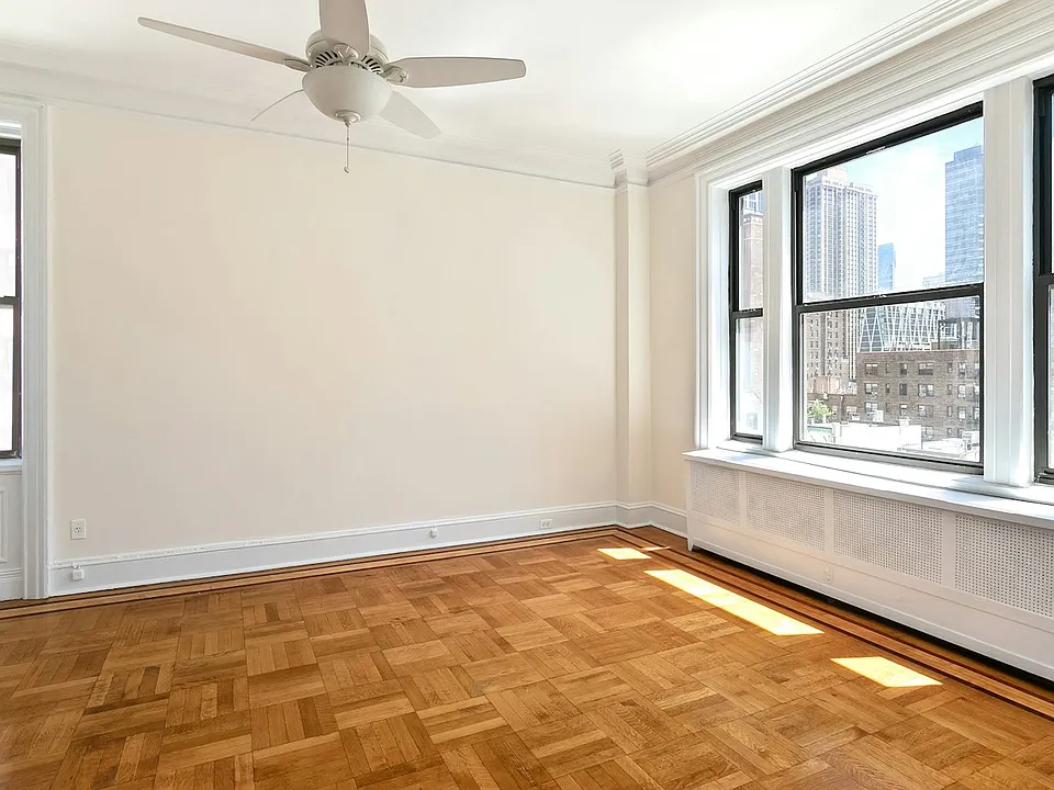260 W 72nd St #8C