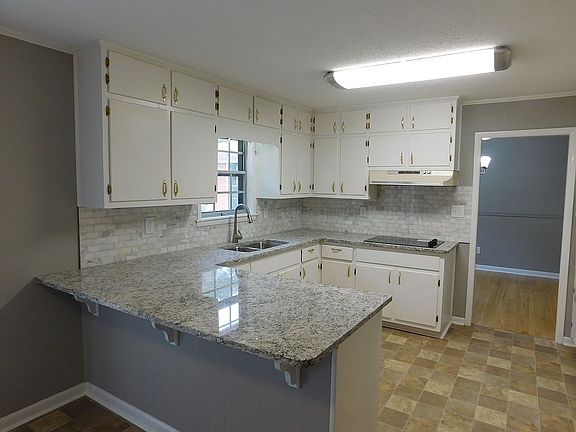 Granite w/ breakfast bar