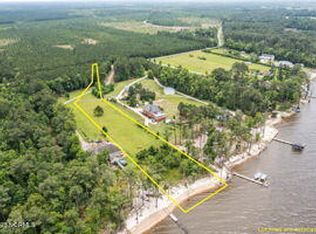 651 Becton Rd, Havelock, NC 28532