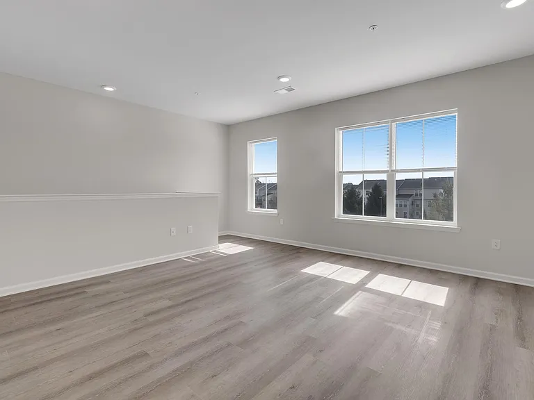 33 Wildflower Ln — Photo 6