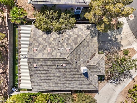2nd image of 816 Coliseum Ln