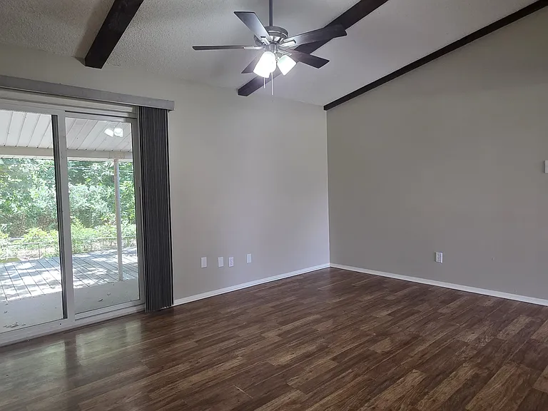 1117 Nicole Dr — Photo 3