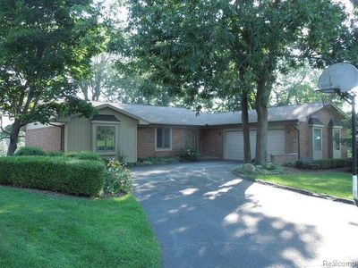 688 Brookwood Ln E, Rochester Hills, MI, 48309