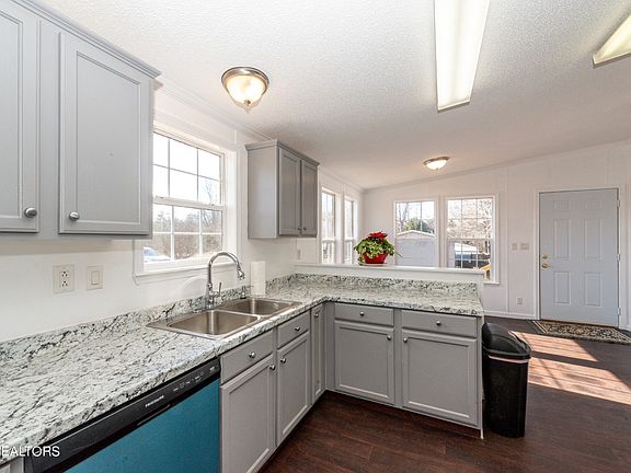 5th image of 124 Williamsburg Dr