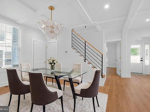2nd image of 405 Lyman Ave