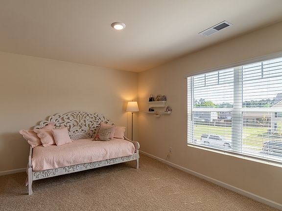 5th image of 438 Furlough Dr
