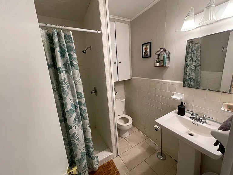 1109 Carey Ave — Photo 6