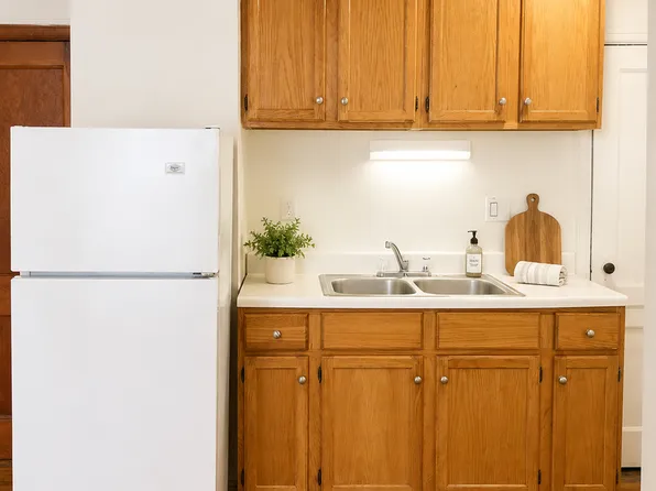 206 North St, 206 North St APT 6, Madison, WI 53704