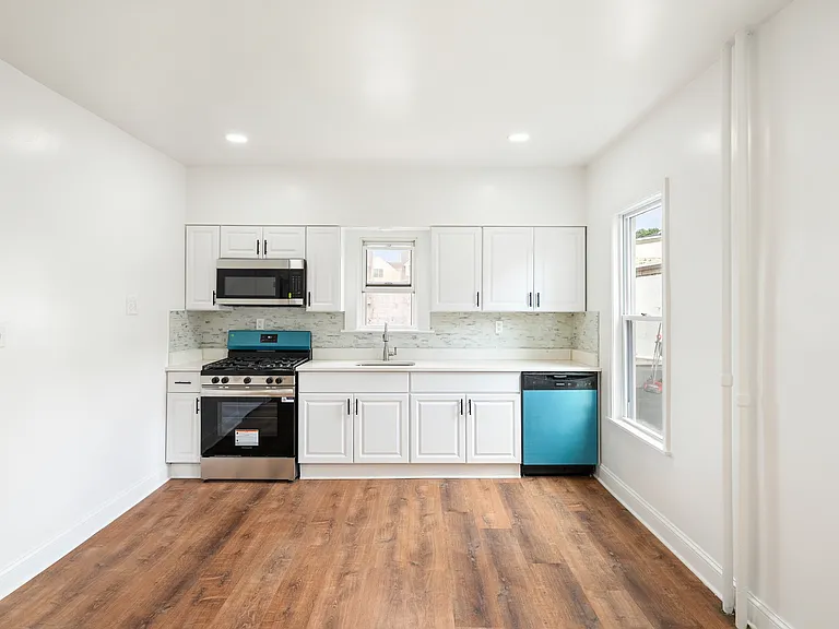 16 Oakes St #1 — Photo 10