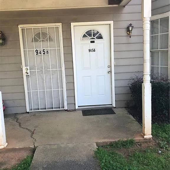 9456 Cypress Ln — Photo 2