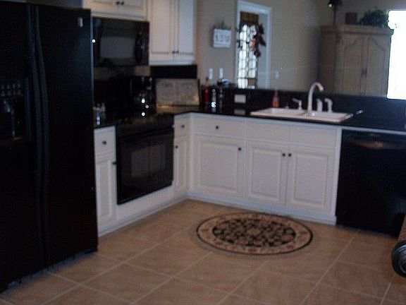 Beautiful full kitchen, upgraded cabinetry with granite countertops
