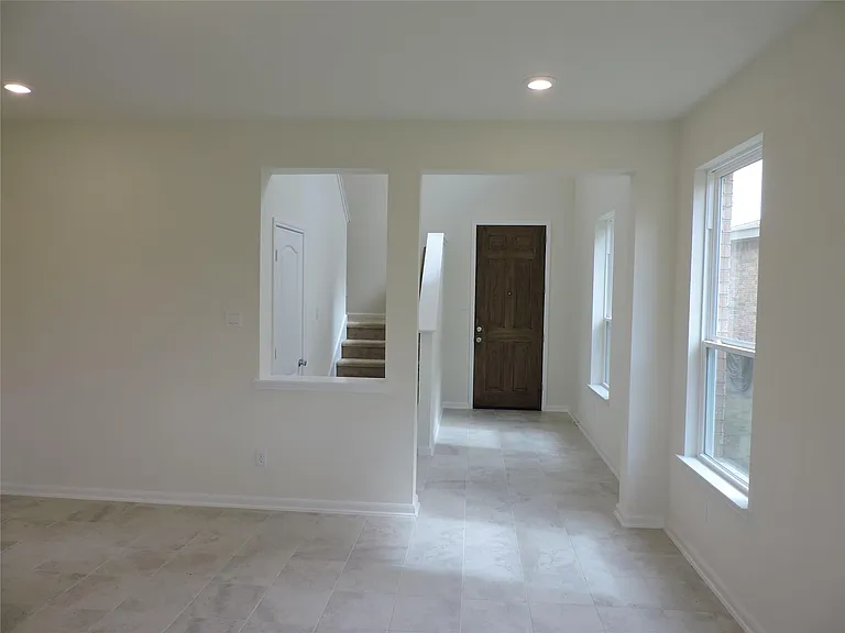 1122 Epworth Ct — Photo 16